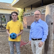2026-09-24_Pressefoto_Verlässliche Ferienbetreuung für Hürther Grundschulkinder_vlnr David Rossmanith und Ulrich Klugius_Foto CDU-Fraktion Hürth